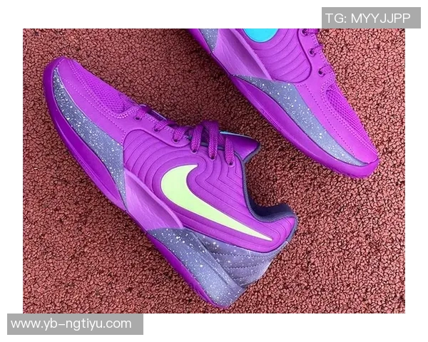 Nike推出多款圣诞特别配色球鞋詹姆斯库里杜兰特莫兰特文班代言款齐亮相